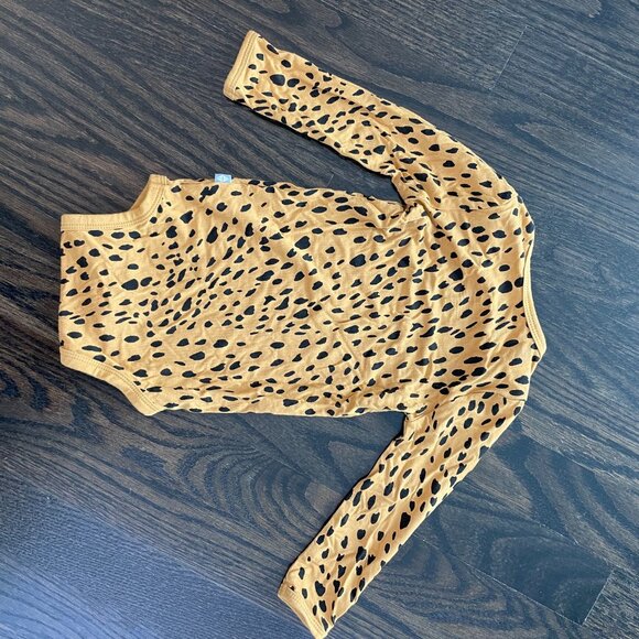 KYTE BABY Bamboo Long Sleeve Bodysuit - Marigold Cheetah - Onesie 6-12mo - Picture 5 of 8